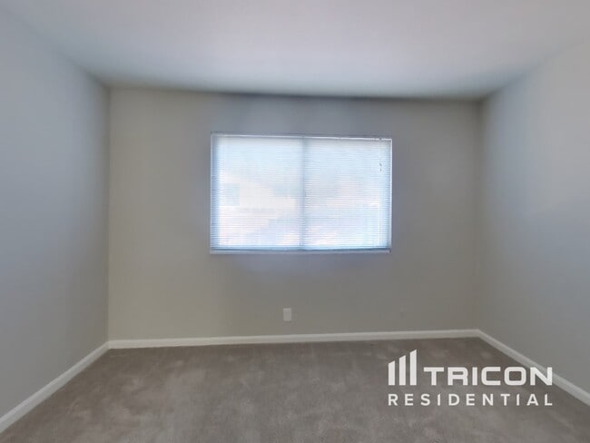Building Photo - 344 Gardenia Cir