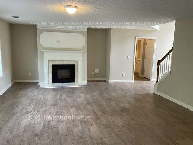 Building Photo - 6658 Point of Woods Dr