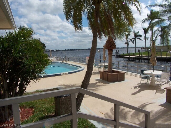 Foto del edificio - 1766 Cape Coral Pkwy E