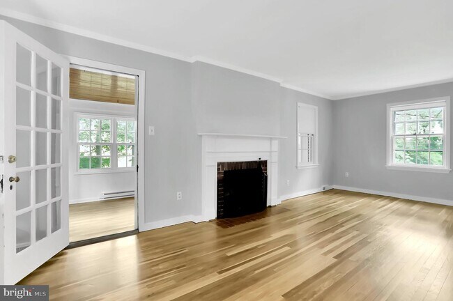 Building Photo - 121 Doubleday Ave