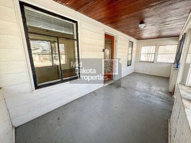 Foto del edificio - 933 E 5th-3 Bedroom House