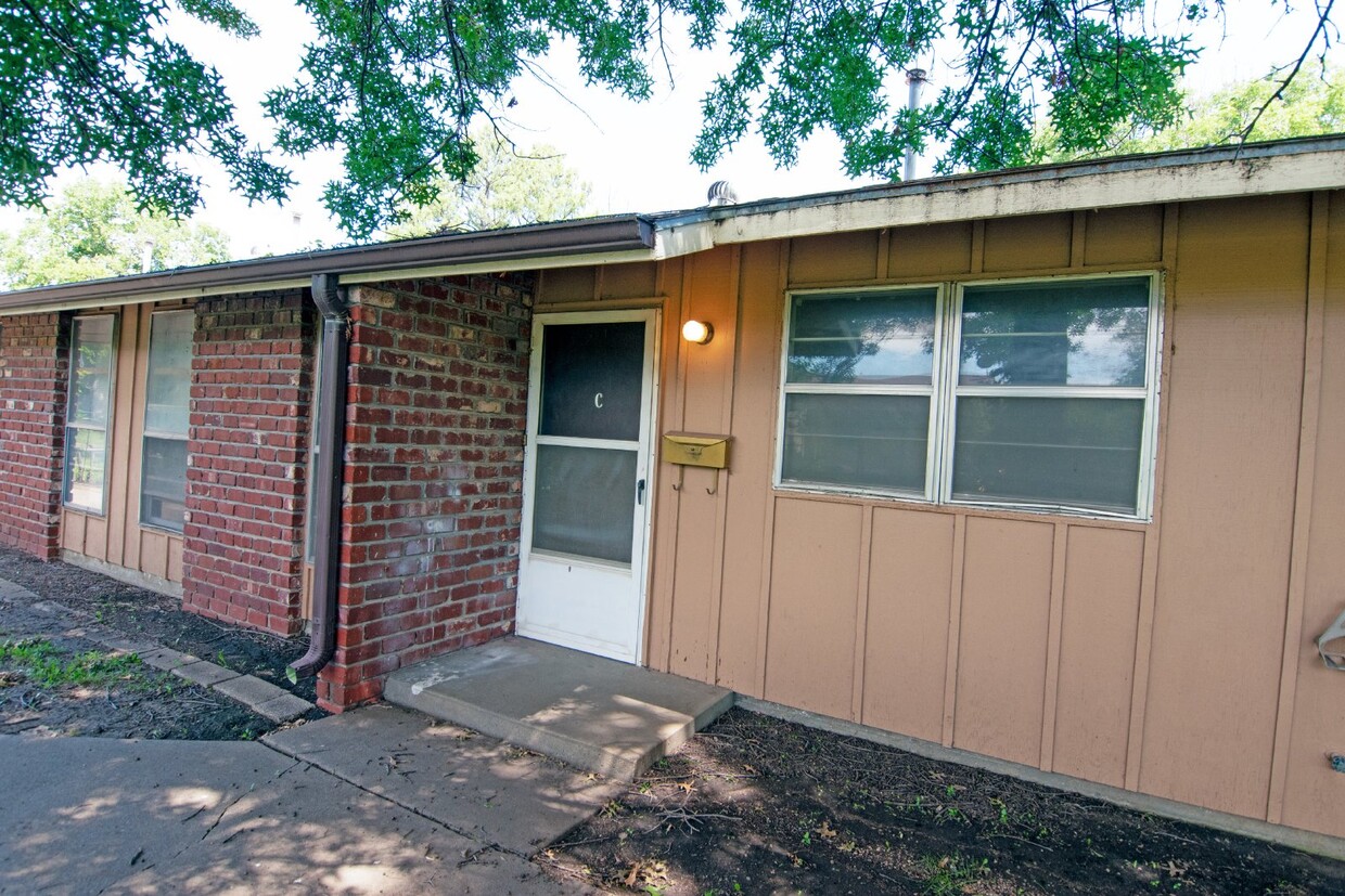 Primary Photo - 2 Bedroom 1 Bath Coffeyville Apartment.