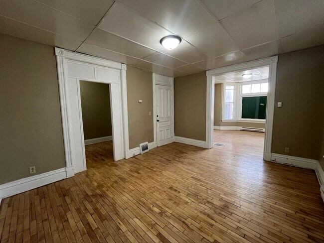 Foto del edificio - 904-906 Burr St