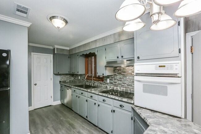 Foto del edificio - Lovely 3 Bedroom Bungalow in Pearl!