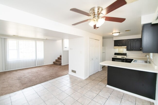 Building Photo - 2 bed 1 bath duplex in Portage