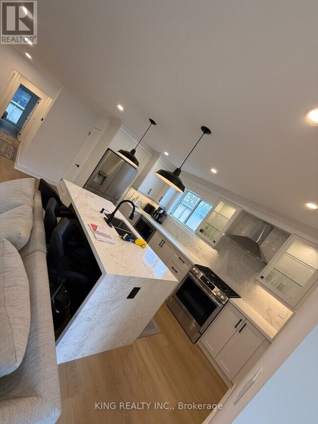 Building Photo - 650 Mountview Pl