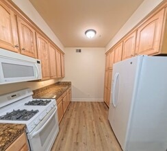 Building Photo - 5005 Edgewood Dr