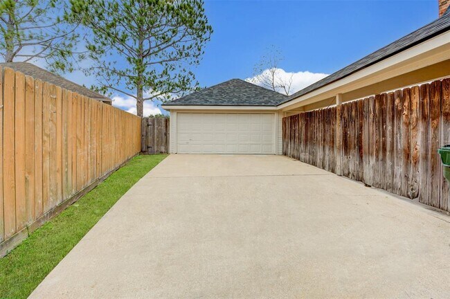 Foto del edificio - 3422 Mesquite Dr