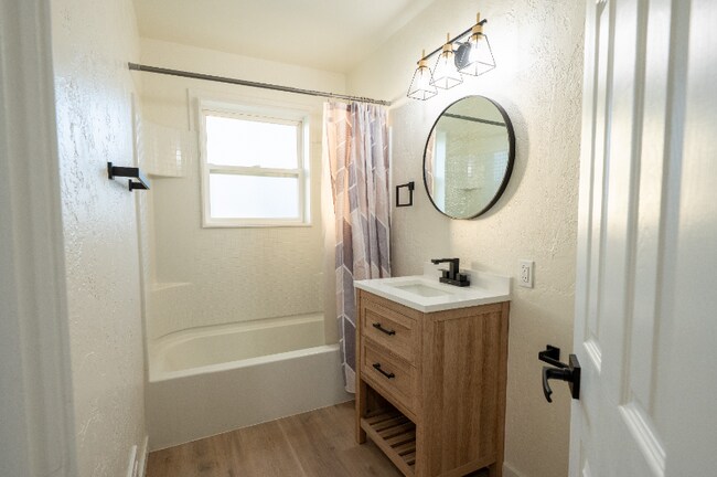 Foto del edificio - 945 N 7th E St