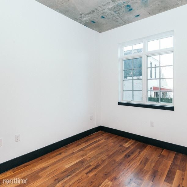 Building Photo - 8-3 Wyckoff Ave