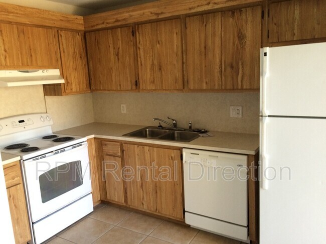 Building Photo - 3290 Sandlewood Ln