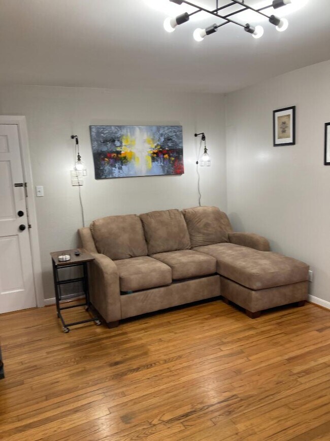 Photo - 908 E. 32nd Street - 908-101 Apartment