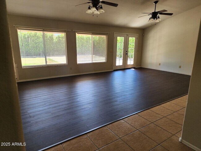 Building Photo - 1671 E San Tan St