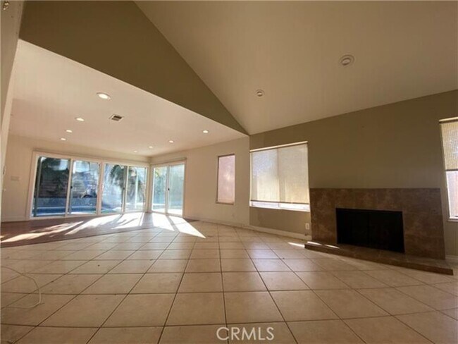 Building Photo - Irvine Home