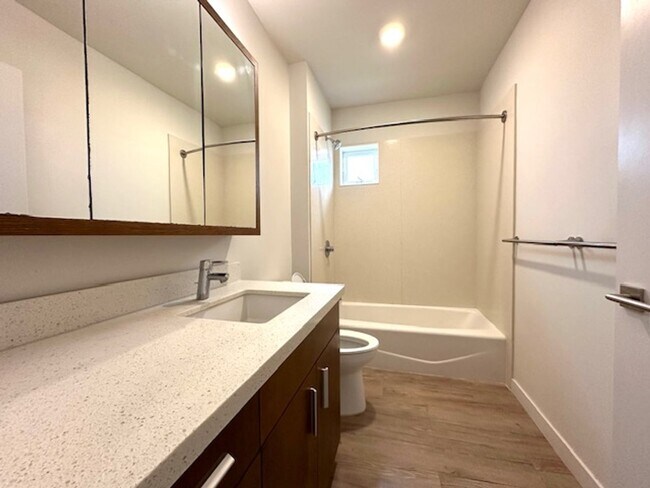 Building Photo - 2 Bedroom, 2 Bathroom, 2 Parking (Residenc...