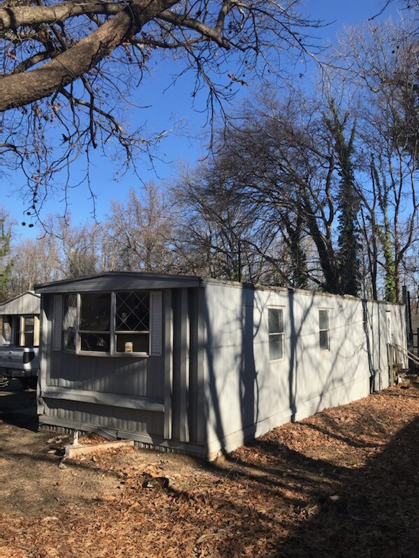 Building Photo - Twin Oaks MHP Lot 11