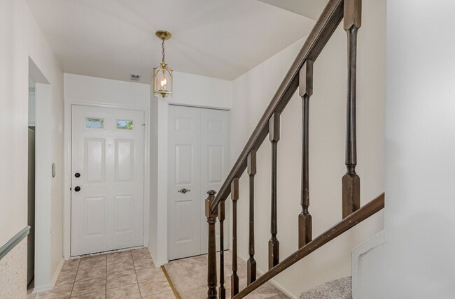 Building Photo - 1140 Hedgerow Ln
