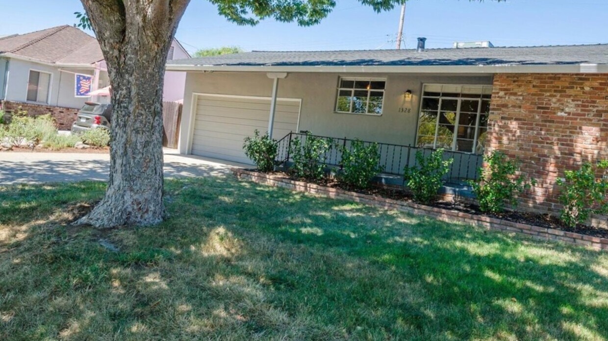 Primary Photo - 1328 Rodeo Way