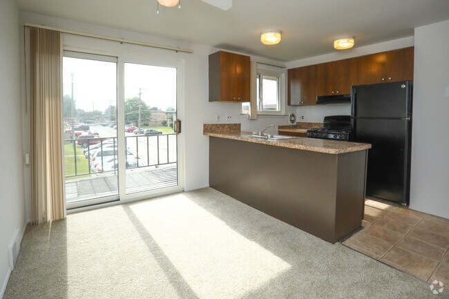 2 BR, 1 BA - Oak Ridge, 915 SF - Dearborn West