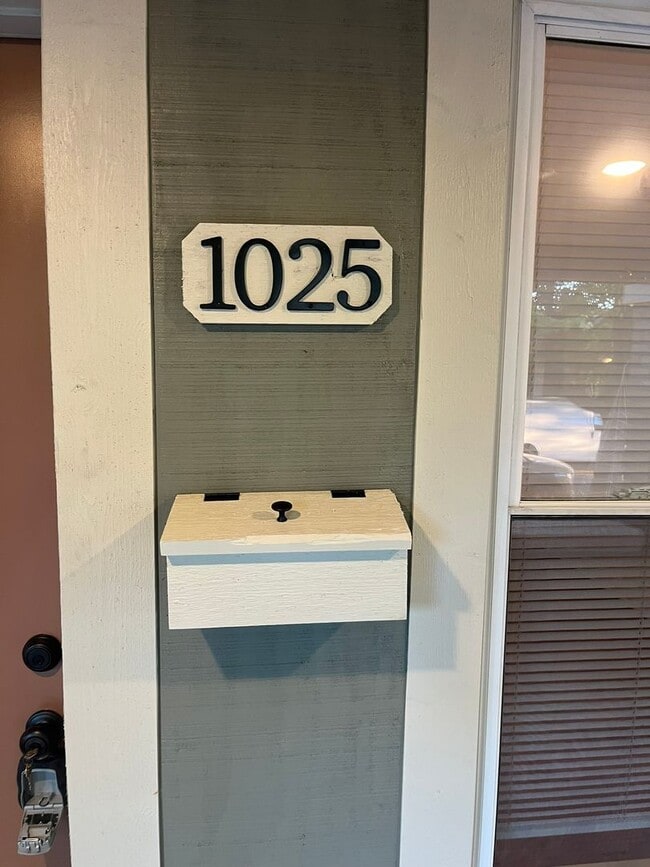 Building Photo - Historic Garfield Park neighborhood with quiet streets and mature trees -