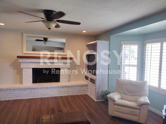 Foto del edificio - Ideal 3 Br+Den 2 Ba 2 Car Garage Home with Pool Near Loop 202 and Gilbert Rd in Mesa
