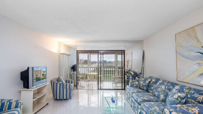 Living Rm. - 6866 Huntington Ln