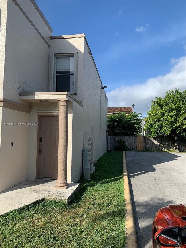 Building Photo - 1198 NW 124th Ave