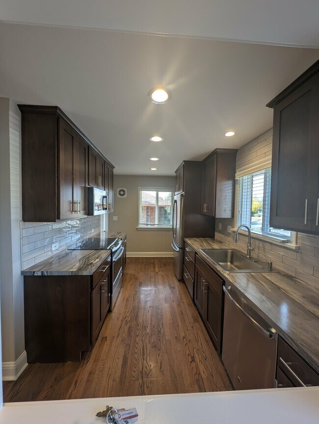 Cocina - 2907 W Princeton Ave