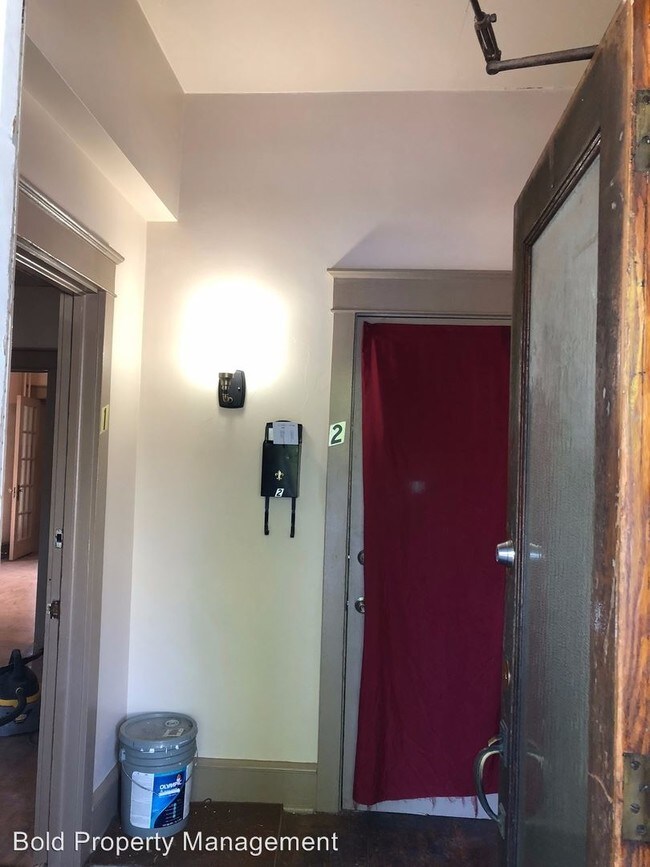Foto del edificio - 208 E Main St