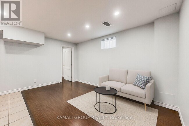 Photo du bâtiment - 156 Townsgate Dr