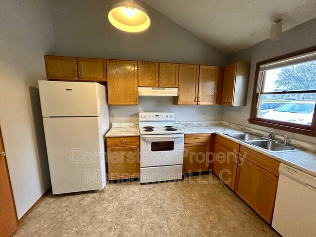 Building Photo - 1901 E 23rd St