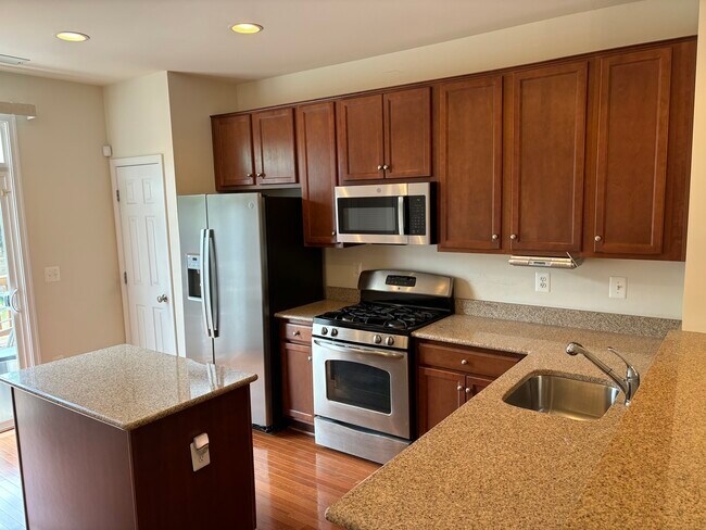 Building Photo - 15605 John Diskin Cir