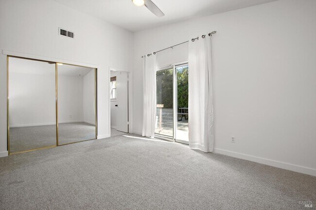 Building Photo - Beautiful Single Story Home