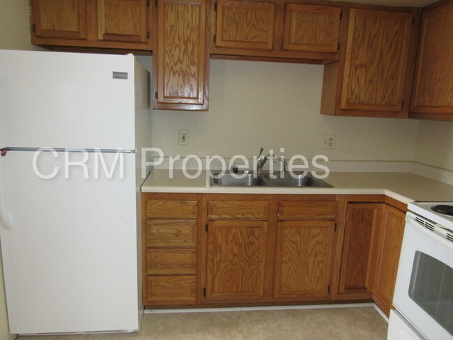 Building Photo - 1501 E Vaile Ave