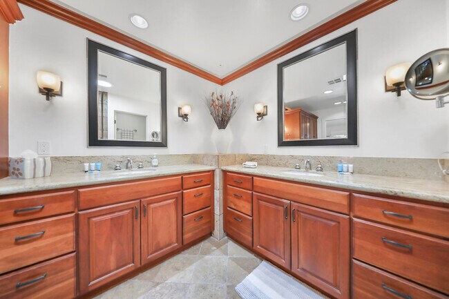 Building Photo - 76570 Hollyhock Dr