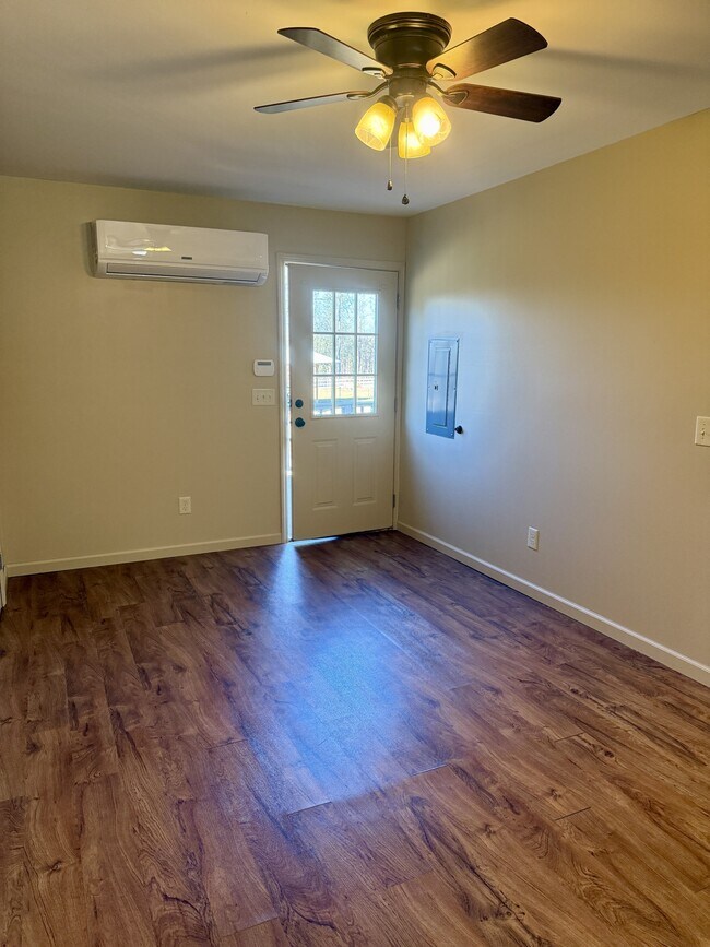 Foto del edificio - 3521 Mint Rd