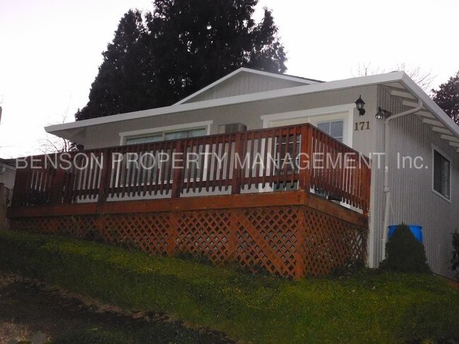 Building Photo - 171 NE Olvera Ct