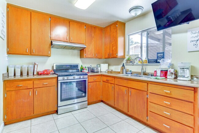 Building Photo - 110 Pasco Dr