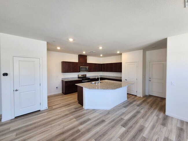 Foto del edificio - Gorgeous 3bed/2.5bath/2Car home located in Insirada