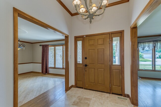 Building Photo - 2316 Gleneagles Dr