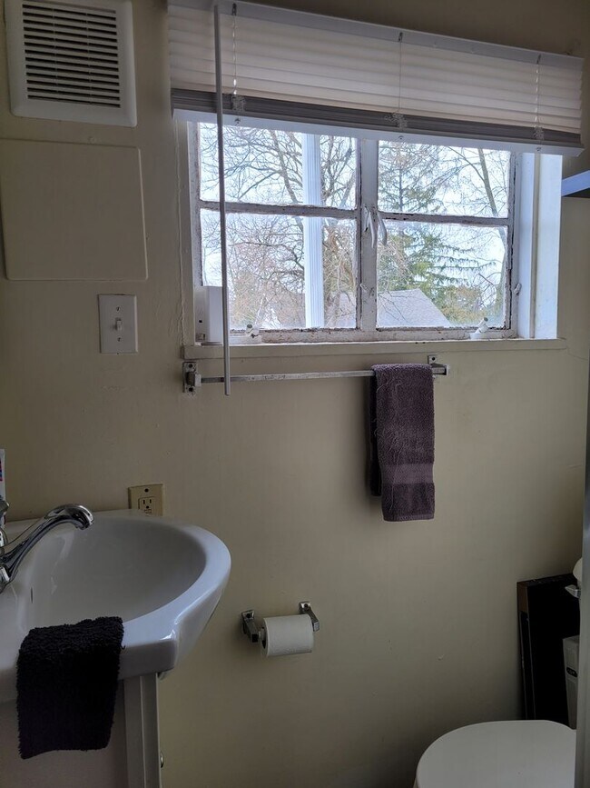 Foto del edificio - 343 1/2 S. Main