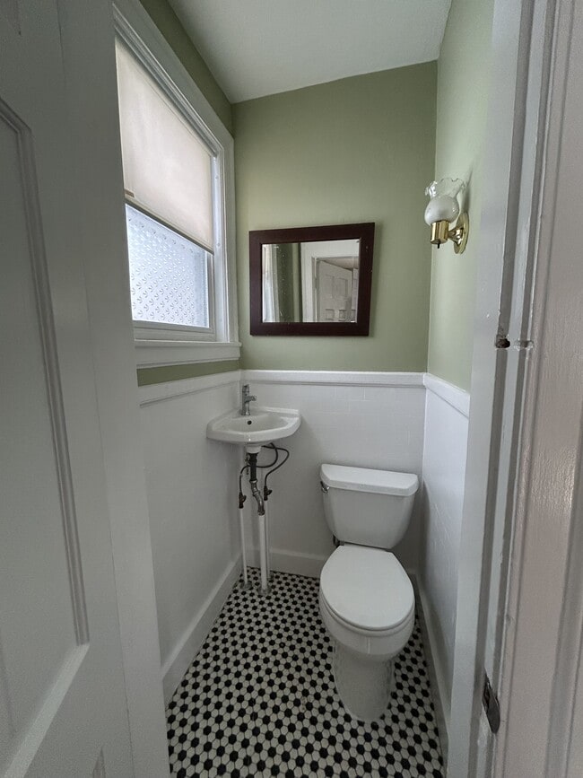 Building Photo - 7 Ureco Terrace