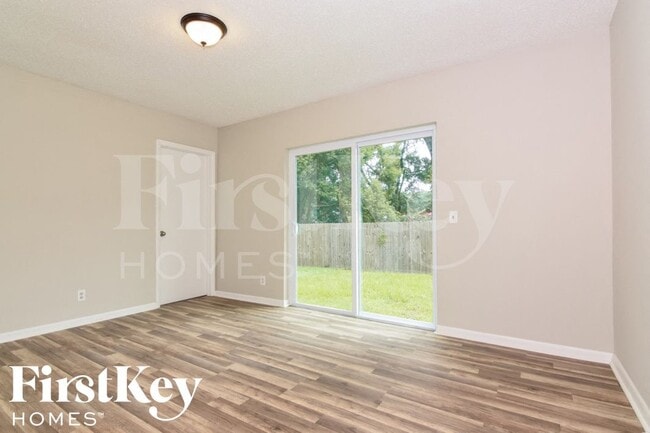 Building Photo - 500 Brenda Dr