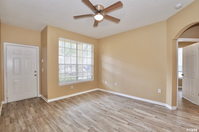 Foto del edificio - Perfect 2/2 Split Floorplan Condo with Was...