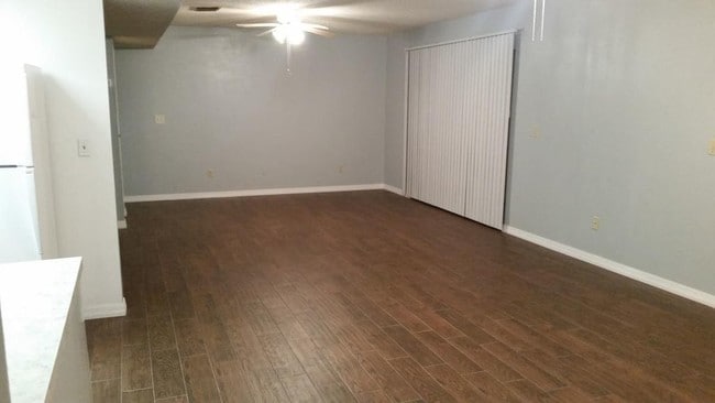 Building Photo - 404 Boxwood Cir
