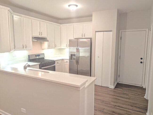 Building Photo - 261 Springbrook Trail S