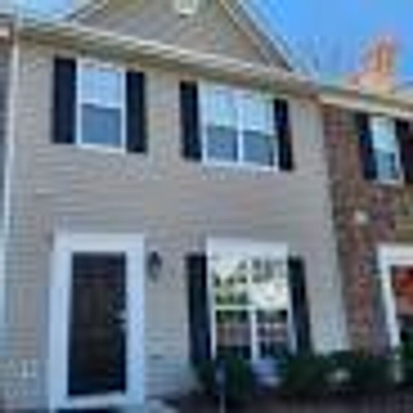 Foto principal - Townhome with New Flooring and Appliances ...