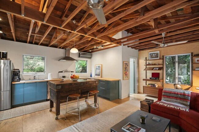 Building Photo - Serene Laurel Canyon Two Cottage Compound ...