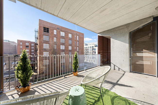 Building Photo - 651 New York Ave