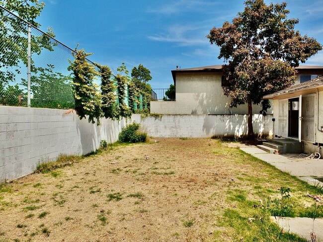 Foto del edificio - 3743 W 132nd St